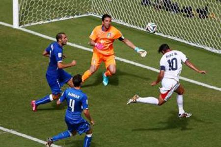 Oscar Duarte of Costa Rica poses during the official FIFA World Cup News  Photo - Getty Images