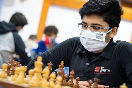 Viswanathan Anand storms into lead at Grand Chess Tour - Rediff.com