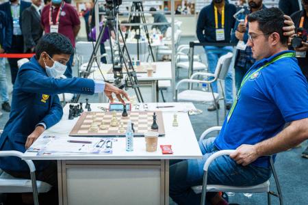 Indian World Rapid Chess Champion Viswanathan Anand, right, plays against  children at the launch of a school chess tournament organized by the NIIT  Mind Champion's Academy in Bangalore, India, Monday, Sept. 20