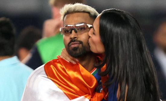Hardik Celebrates Win With A Kiss