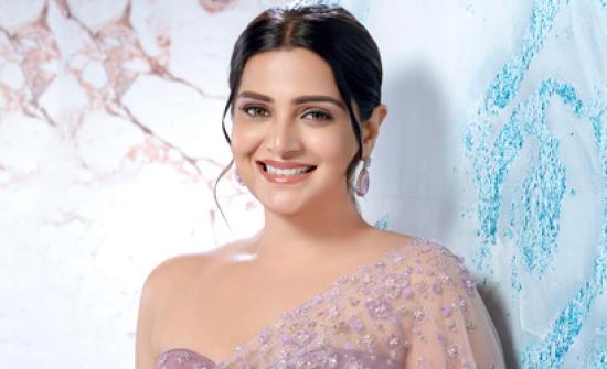 Dazzling Divya!