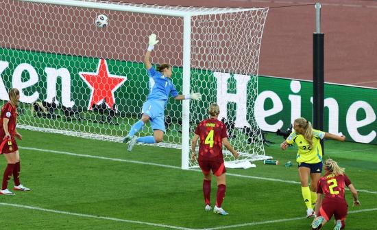 Women's Euros PIX: Sweden rout Germany to top group