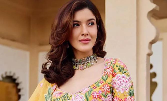 Shanaya, Janhvi, Ananya, Navya Turn BrideSquad For...