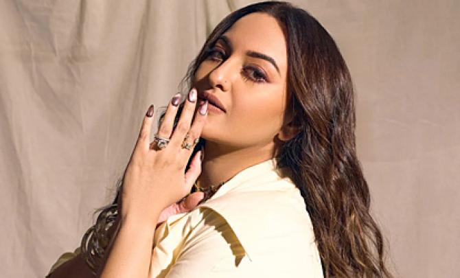 Like Sonakshi's Beautiful Nails?