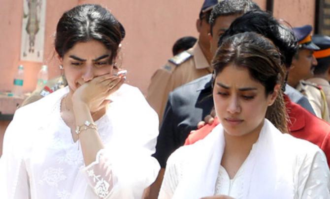 Janhvi-Khushi Get Emotional At Grandmother's Funeral