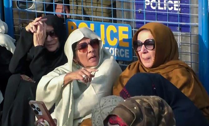 Sisters Voice Concern for Imran Khan