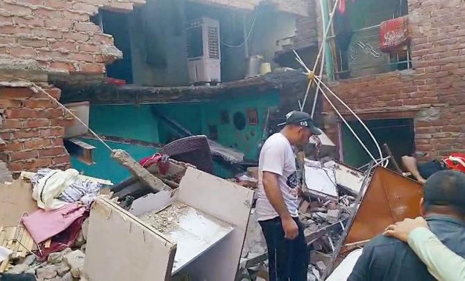 6 dead, 8 injured as 4-storey building collapses in Delhi 