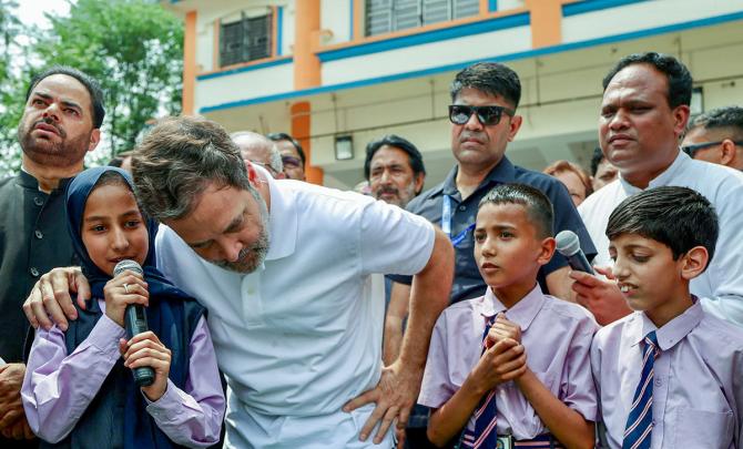'Don't worry': Rahul meets Pak shelling victims in Poonch