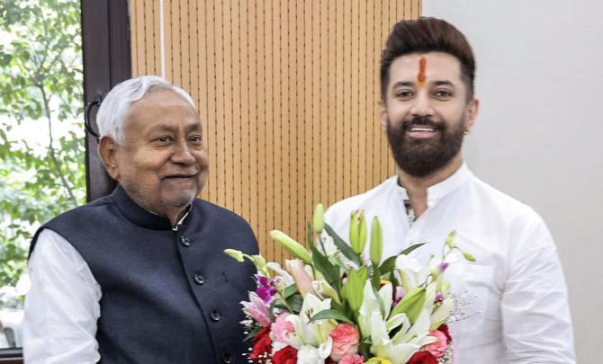 1st Glimpse Of Nitish Kumar After Win