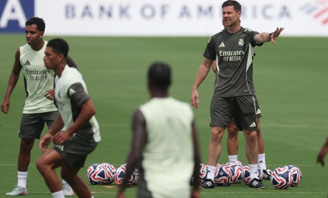 Alonso in tactical conundrum as LaLiga debut looms