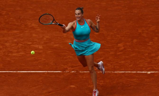 PIX: Sabalenka moves to quarters; Swiatek fights back