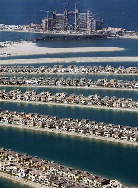 A view of The Palm Island Jumeirah in Dubai, with several residential homes that have been completed.