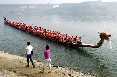 Rowers sit in a 62 metres (203.4 feet) long dragon boat on the Yangtze River in Zigui County, Hubei province.