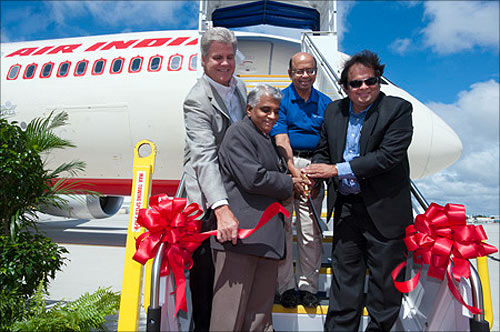 Jack Jones, VP and GM Boeing South Carolina, Air India Capt. A. S. Soman, Dinesh Keskar, Sr VP of Asia Pacific and India Sales for Boeing Commercial Airplanes, and M. L. Franklin, Air India technical team leader cutting the ceremonial ribbon.