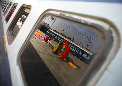 India's fastest train covers Delhi-Agra in 90 mins! 