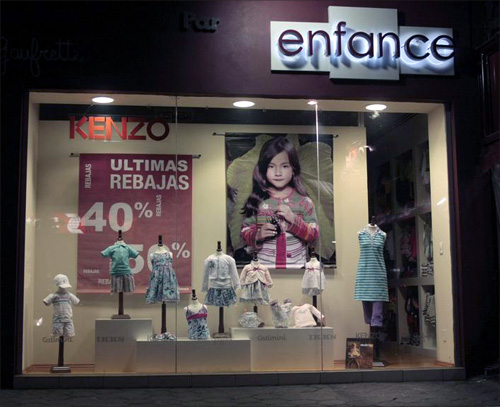 A store offers 40 to 50 percent discount on its products in Mexico City.