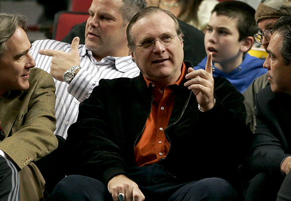 Portland Trail Blazers owner and billionaire Paul Allen (C) talks to the team president Steve Patterson (L) in front of fans during the team's NBA game against the Los Angeles Clippers in Portland, Oregon, in this March 26, 2006 file photo.
