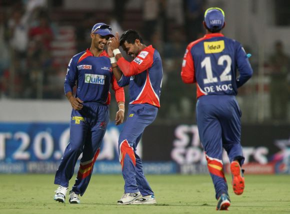 Murali Vijay celebrates after taking a catch
