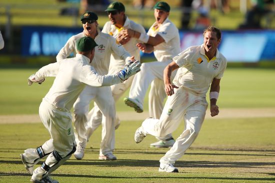 Ryan Harris celebrates as he takes the last wicket of Morne Morkel of South Africa to win the game 