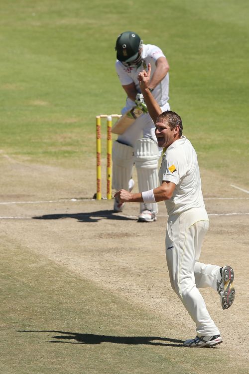 Ryan Harris of Australia celebrate after getting the wicket of AB de Villiers 