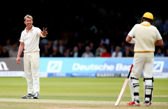 Brett Lee of MCC apologises to Shane Warne of Rest of the World after striking him with a delivery 