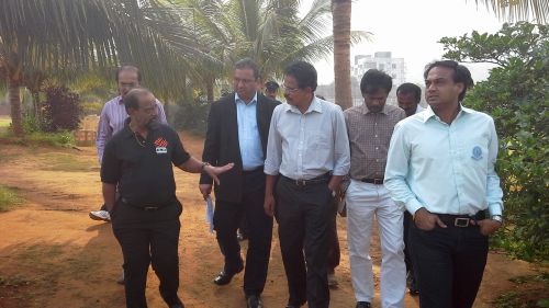 Gundappa Viswanath conducts an inspection of the facilities at the Vizag stadium