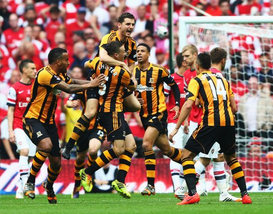 ames Chester of Hull City (5) celebrates with team mates as he scores their first goal during the FA Cup