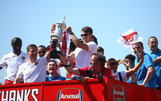 Wojciech Szczesny and Aaron Ramsey of Arsenal lift the FA cup during the Arsenal FA Cup Victory Parade