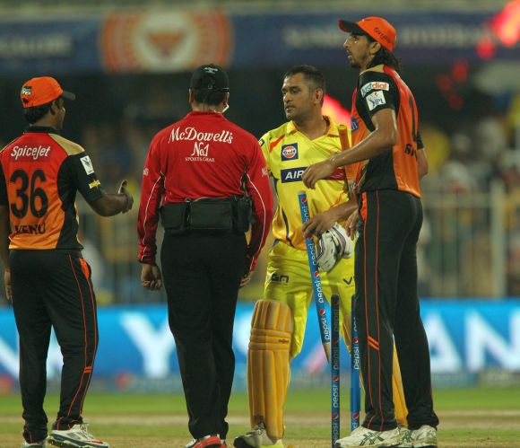 MS Dhoni shakes hands after winning the game