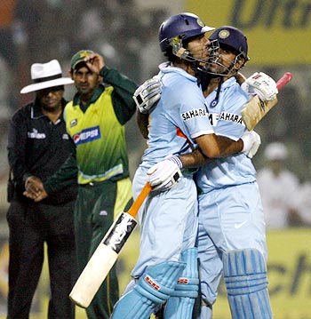 Dhoni (right) celebrates with Yuvraj Singh after beating Pakistan