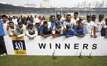 Indian Team poses for photographers