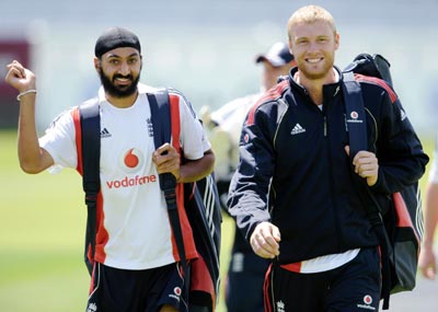 England's Andrew Flintoff (right) walks to the nets with Monty Panesar during a training session before the second Ashes Test against Australia at Lord's