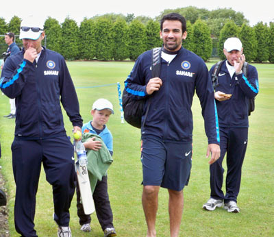 India coach Gary Kirsten, son Joshua, fast bowler Zaheer Khan and mental conditioning coach Paddy Upton leave the practice session