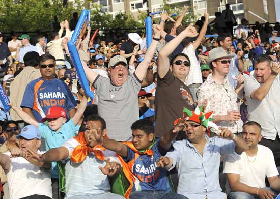 Indian and English fans enjoy the match