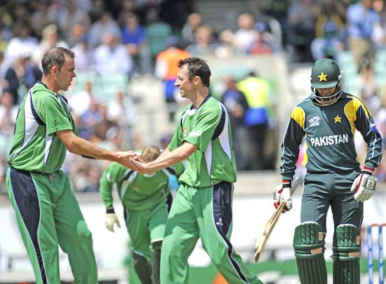 Alex Cusack (center) celebrates the wicket of Shazaib Hasan