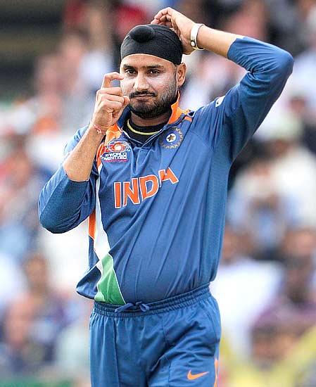 Harbhajan Singh appeals for a wicket to umpire Billy Bowden