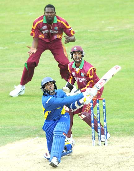 Dilshan hits Chris Gayle for a huge six