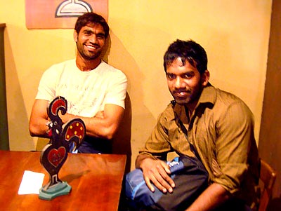 Spotted: Munaf Patel in a restaurant in Wellington - Rediff Cricket