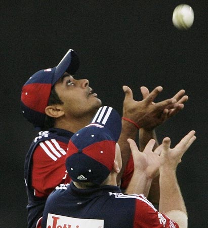 Rajat Bhatia takes a catch