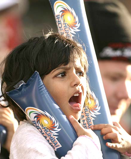 A young Mumbai Indian supporter