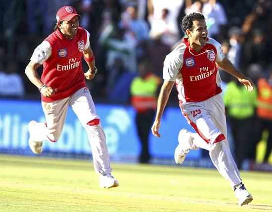 S Sreesanth and Irfan Pathan celebrate after winning the match