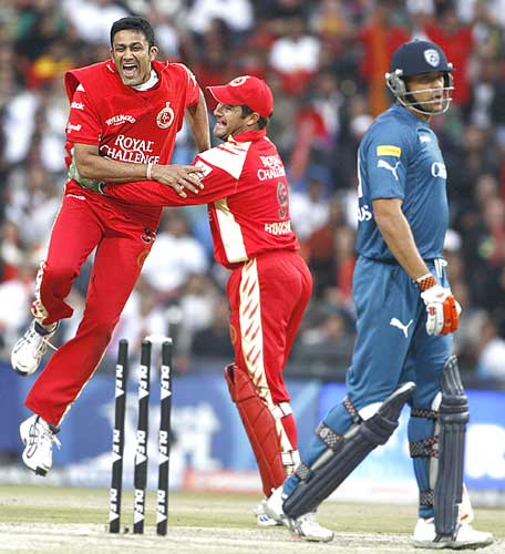 Anil Kumble celebrates with Mark Boucher after dismissing Andrew Symonds