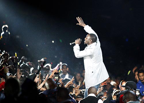R&B star Akon performs after the IPL final