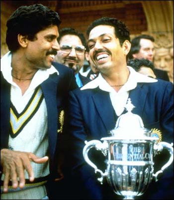 Mohinder Amarnath (right) and Kapil Dev with the 1983 World Cup trophy