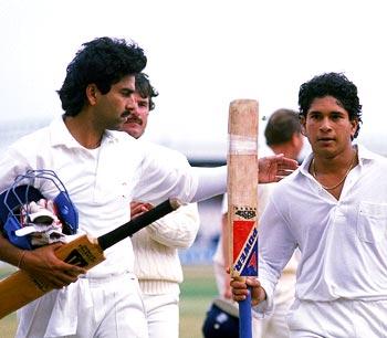 Manoj Prabhakar congratulates Sachin Tendulkar after scoring a brilliant 119