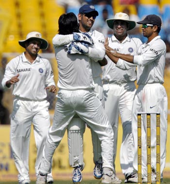 India's captain Dhoni celebrates with team mates after wicket of Sri Lanka's Paranavitana during the first Test