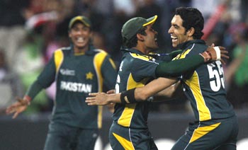 Umar Gul celebrates the wicket of Martin Guptill
