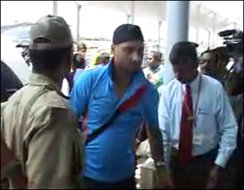 Harbhajan at the Bangalore Airport on Wednesday