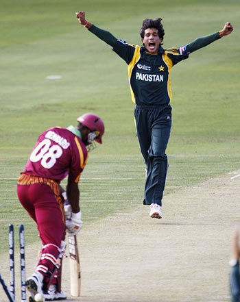 Mohammad Aamer celebrates the wicket of David Bernard