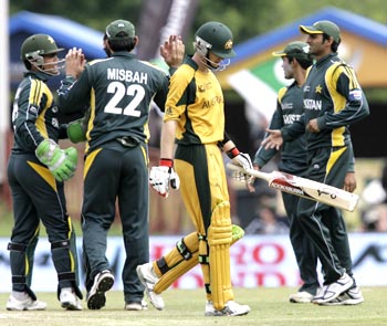 Pakistani players celebrate the dismissal of Tim Paine